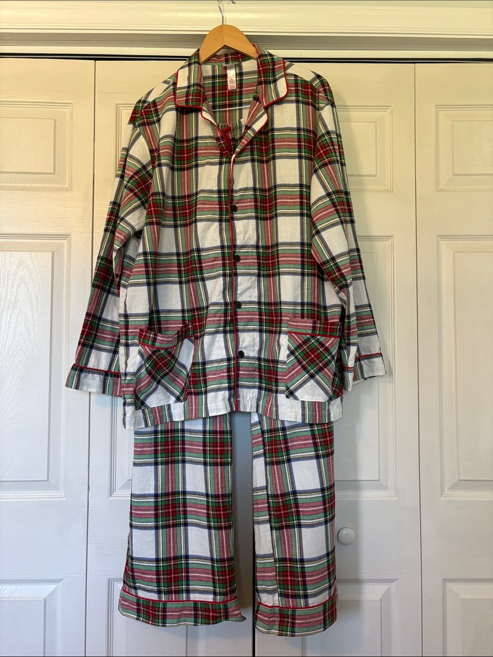 Wondershop  Target Men’s 2 Piece Holiday Pajamas